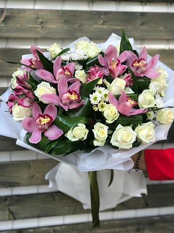 Букет цветов из: Розы и Хризантемы в Верх-Нейвинский