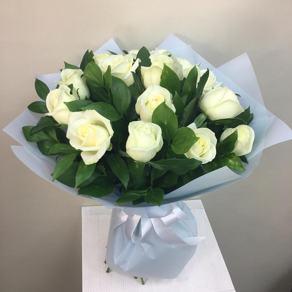 Букет 15 Белых роз Проуд в Верх-Нейвинский