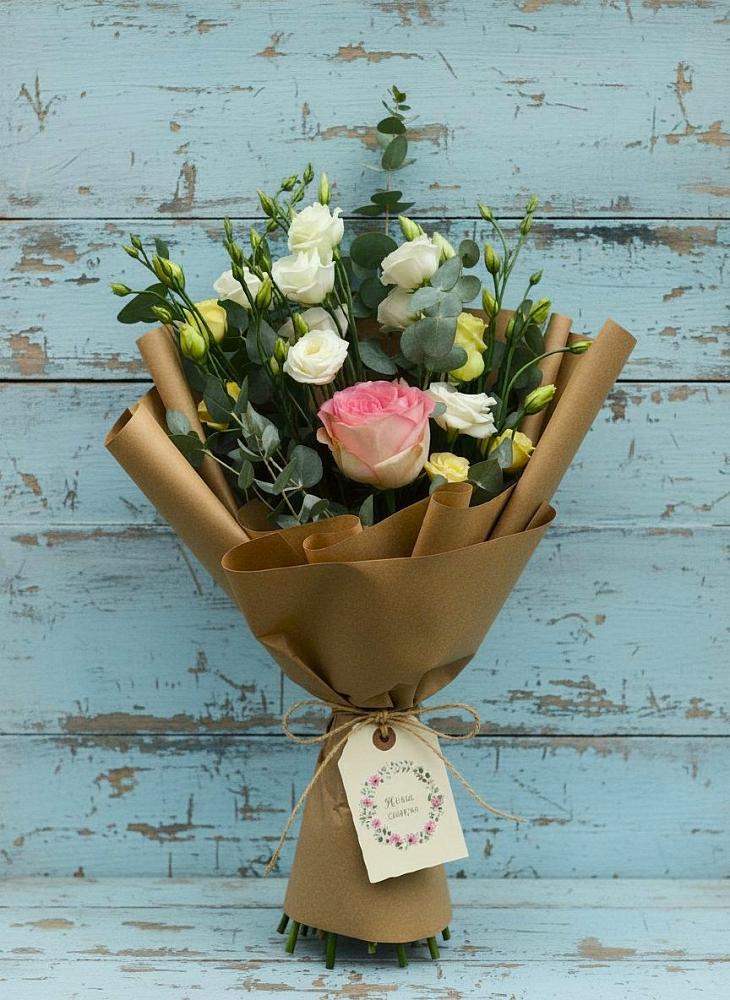 Букет цветов из: Розы и Лизиантусы в Верх-Нейвинский