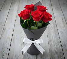 Букет 5 Красных роз Эдлесс Лав в Верх-Нейвинский