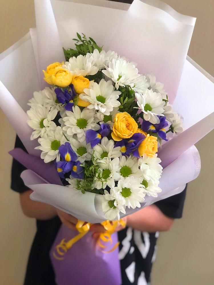 Букет цветов из: Ирисы, Хризантемы и Розы в Верх-Нейвинский