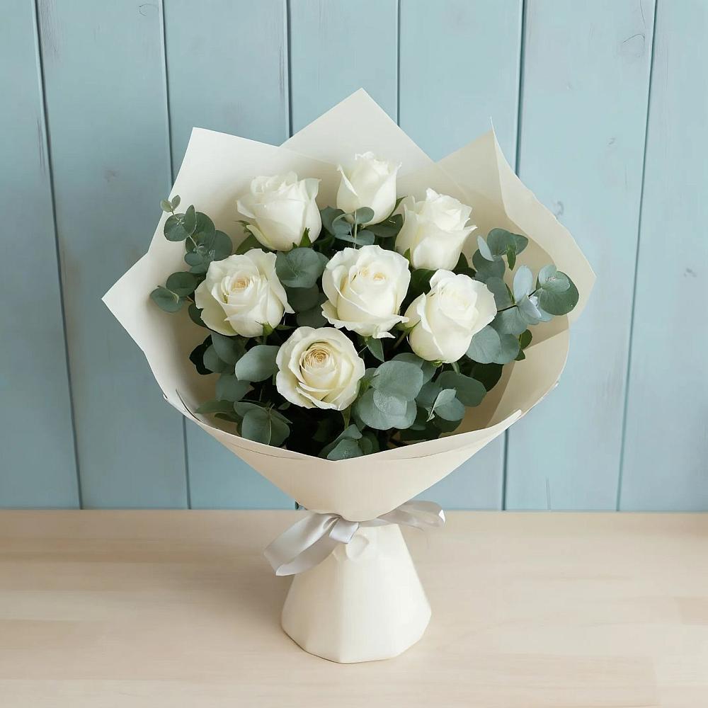 Букет Белые розы в Эвкалипте в Верх-Нейвинский