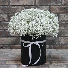 Цветочная композиция из Гипсофила в шляпной коробке в Верх-Нейвинский
