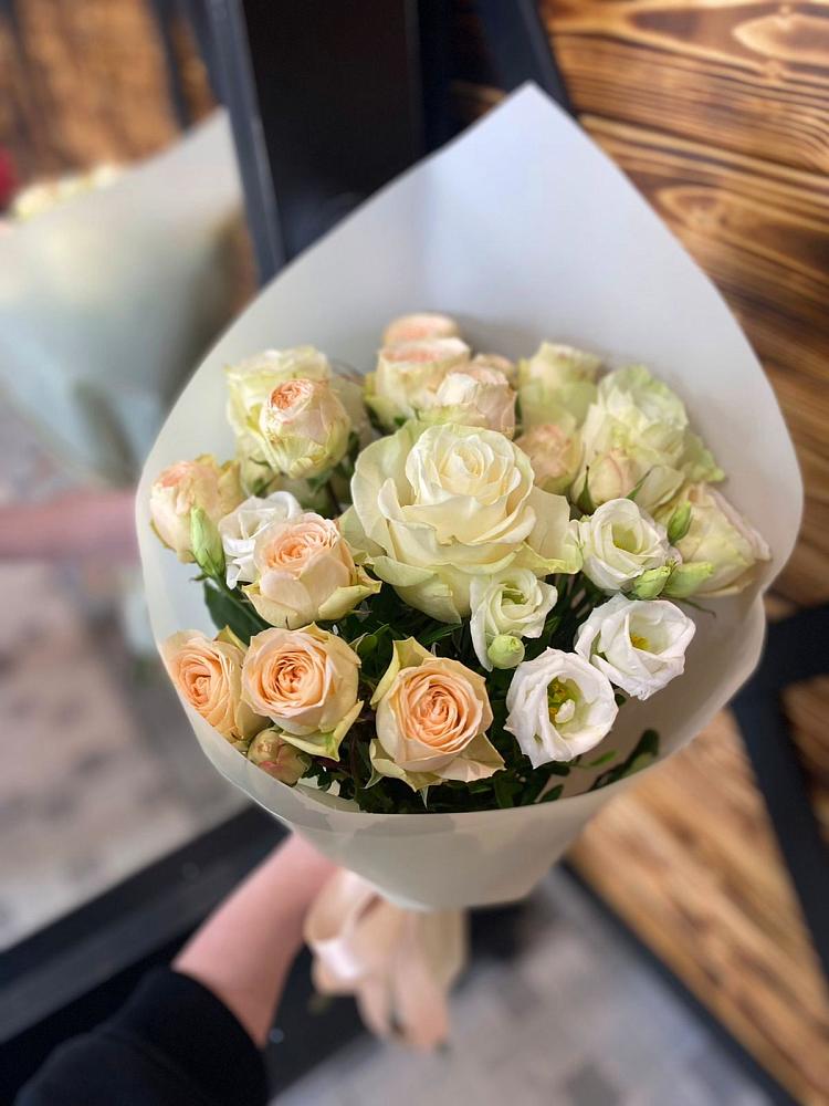 Букет цветов из: Розы и Лизиантусы в Верх-Нейвинский